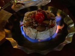 마포구 연남동 와인바 비너스다방 : 치즈플레이트, 브리치즈구이, 와인 2병, 레드 드라이 와인 1잔