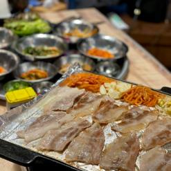 강남구청역 맛집 꽃삼살롱 냉동삼겹살 맛집이네