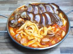 냉장고 파먹기 매콤한 족발떡볶이 !