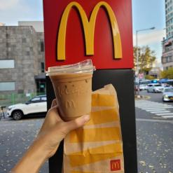 맥도날드 바닐라라떼 무료로 먹는 팁 / 맥카페 가격